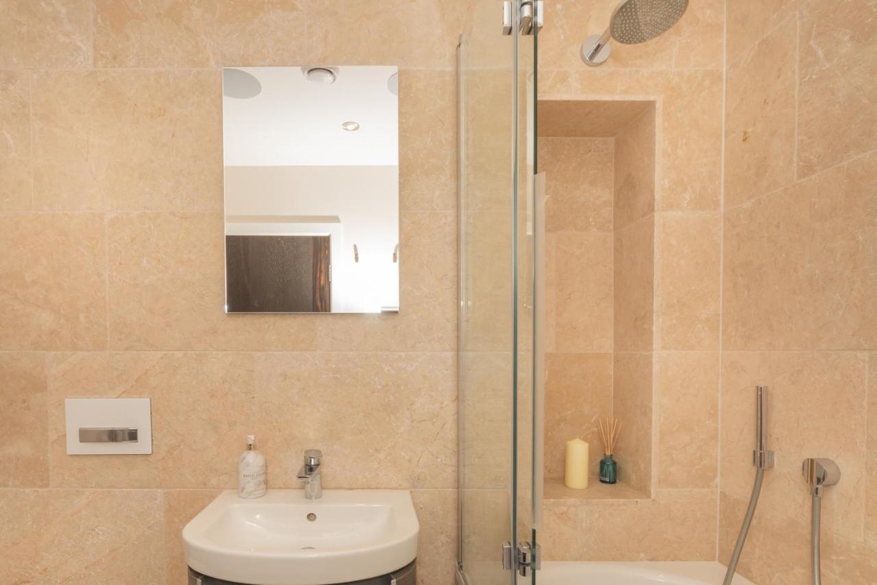 Henge House, Penthouse Apartment Bath Exteriér fotografie