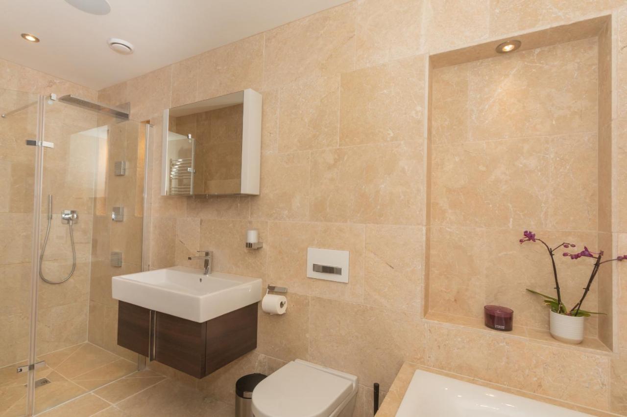 Henge House, Penthouse Apartment Bath Exteriér fotografie